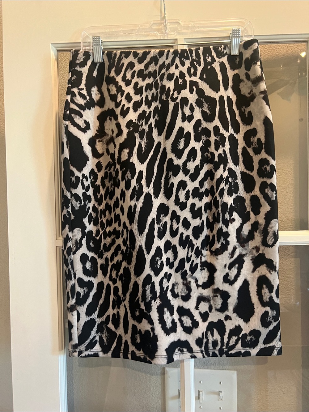 NYCC Black & Cream Leopard-Print Pencil Skirt — Sleek Animal-Print Style Size S